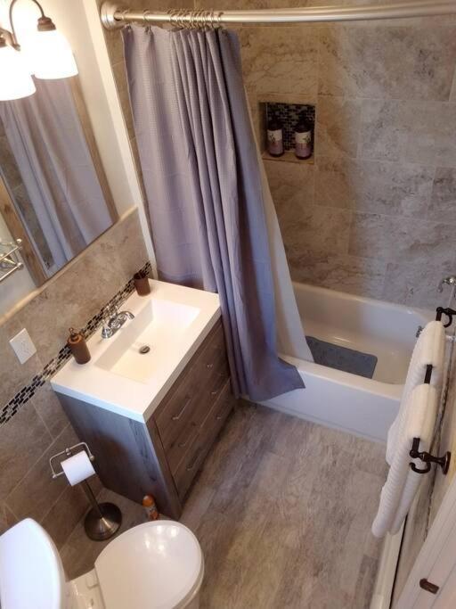Wonderful & Cozy Close To Time Square Nyc * North Bergen